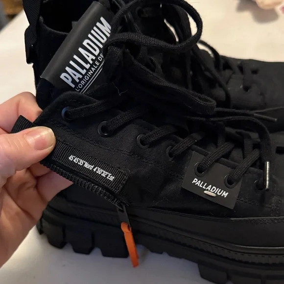 REVOLT BOOT ZIP TX -
Palladium US Black Chunky Platform Boots - Picture 3 of 6